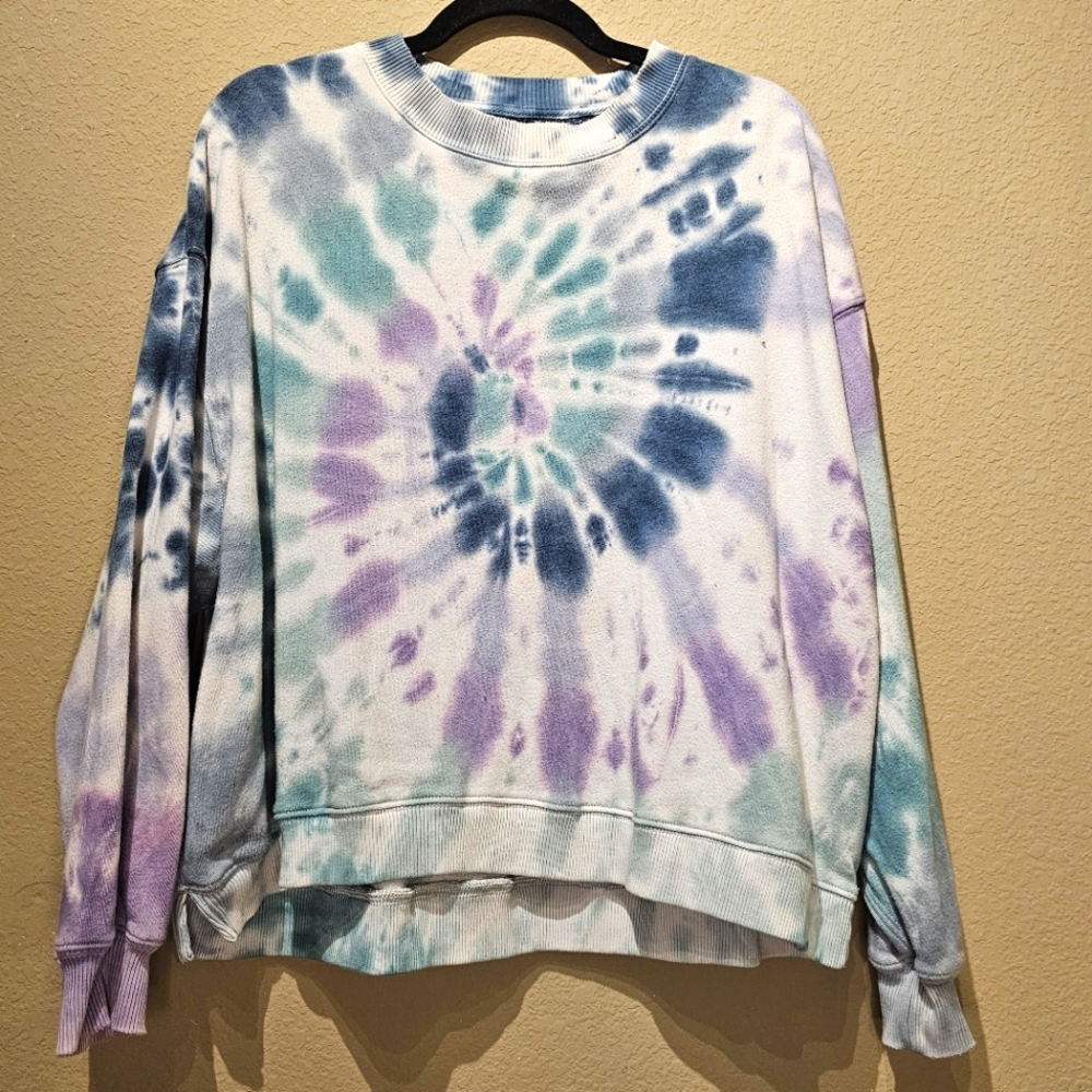 American Eagle Tie Dye Blue and Purple Crewneck Sweatshirt Size Small